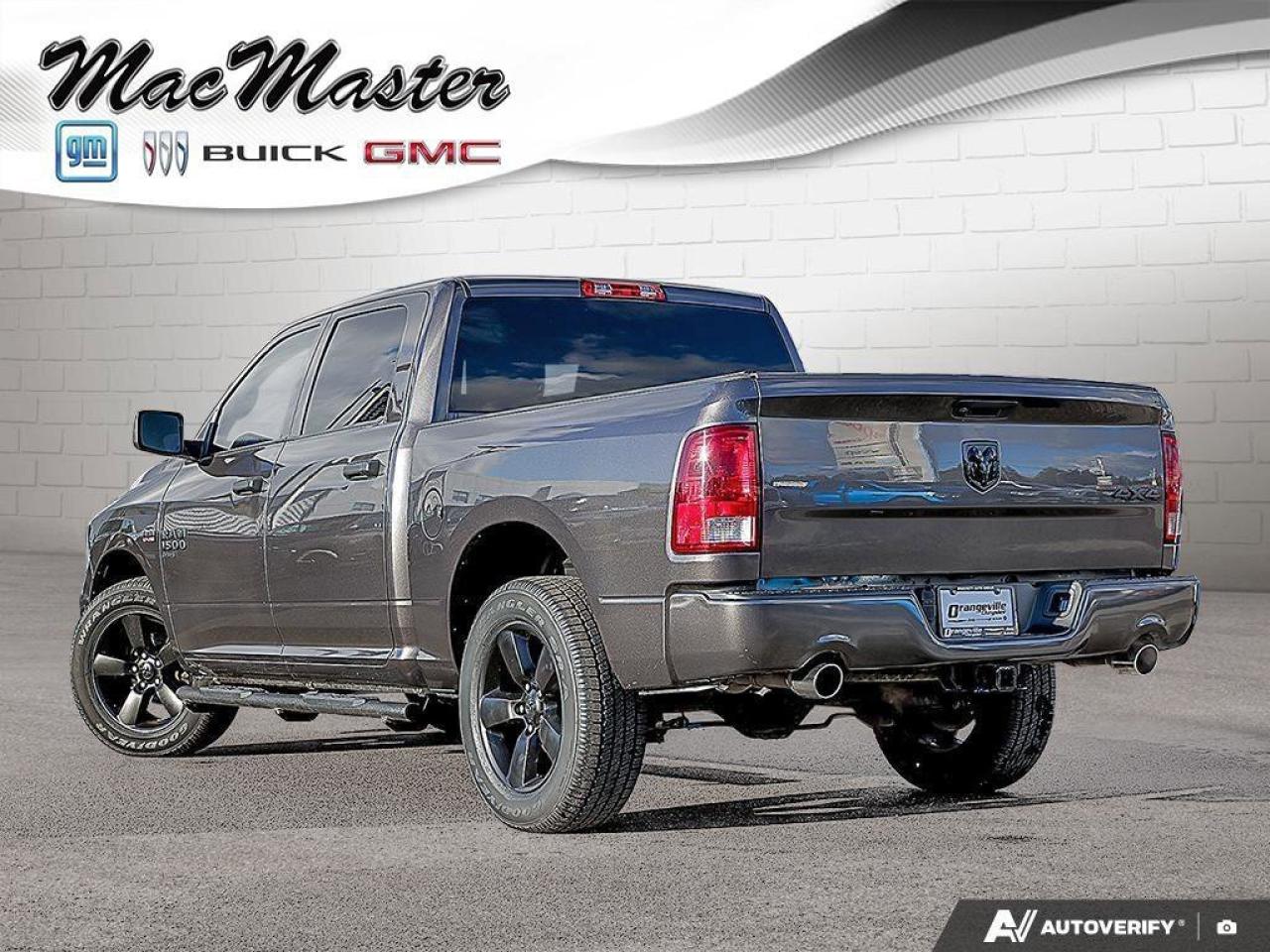 2019 RAM 1500 Classic ExpressBLACK EXPRESS, HEMI, CREW, 4X4, HEATED CLOT Photo3