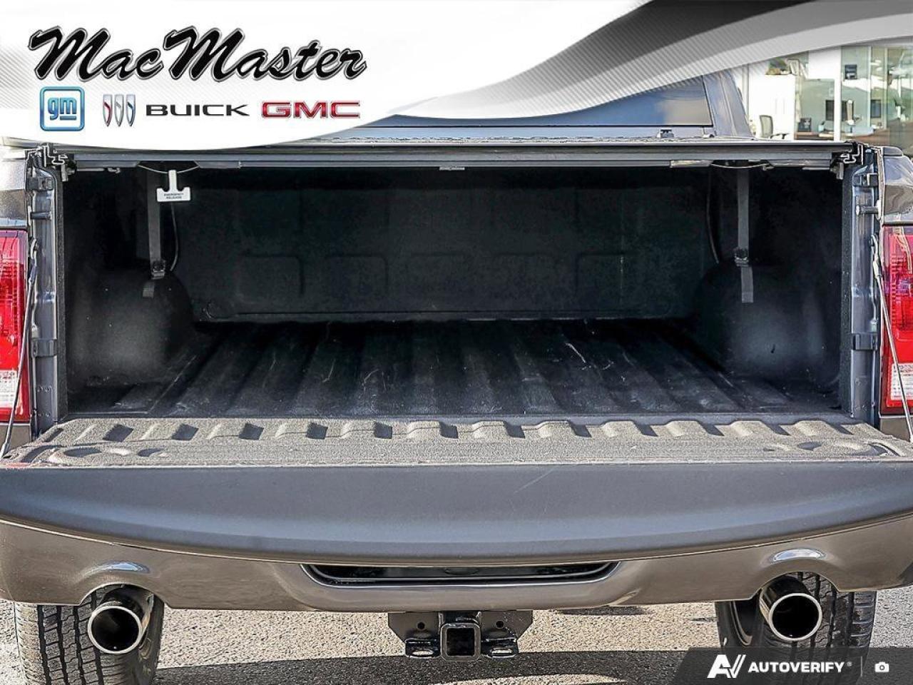 2019 RAM 1500 Classic ExpressBLACK EXPRESS, HEMI, CREW, 4X4, HEATED CLOT Photo