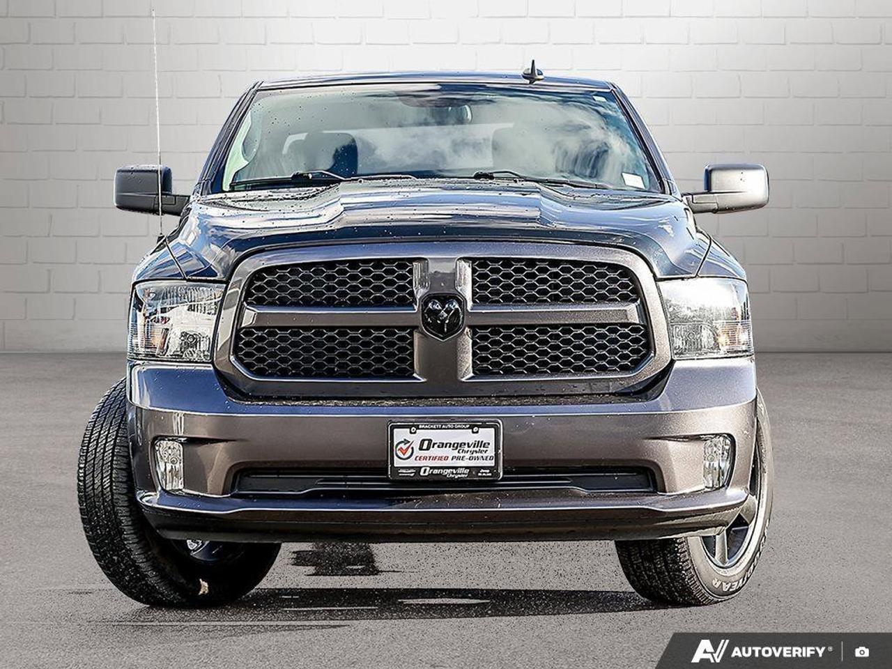 2019 RAM 1500 Classic ExpressBLACK EXPRESS, HEMI, CREW, 4X4, HEATED CLOT Photo
