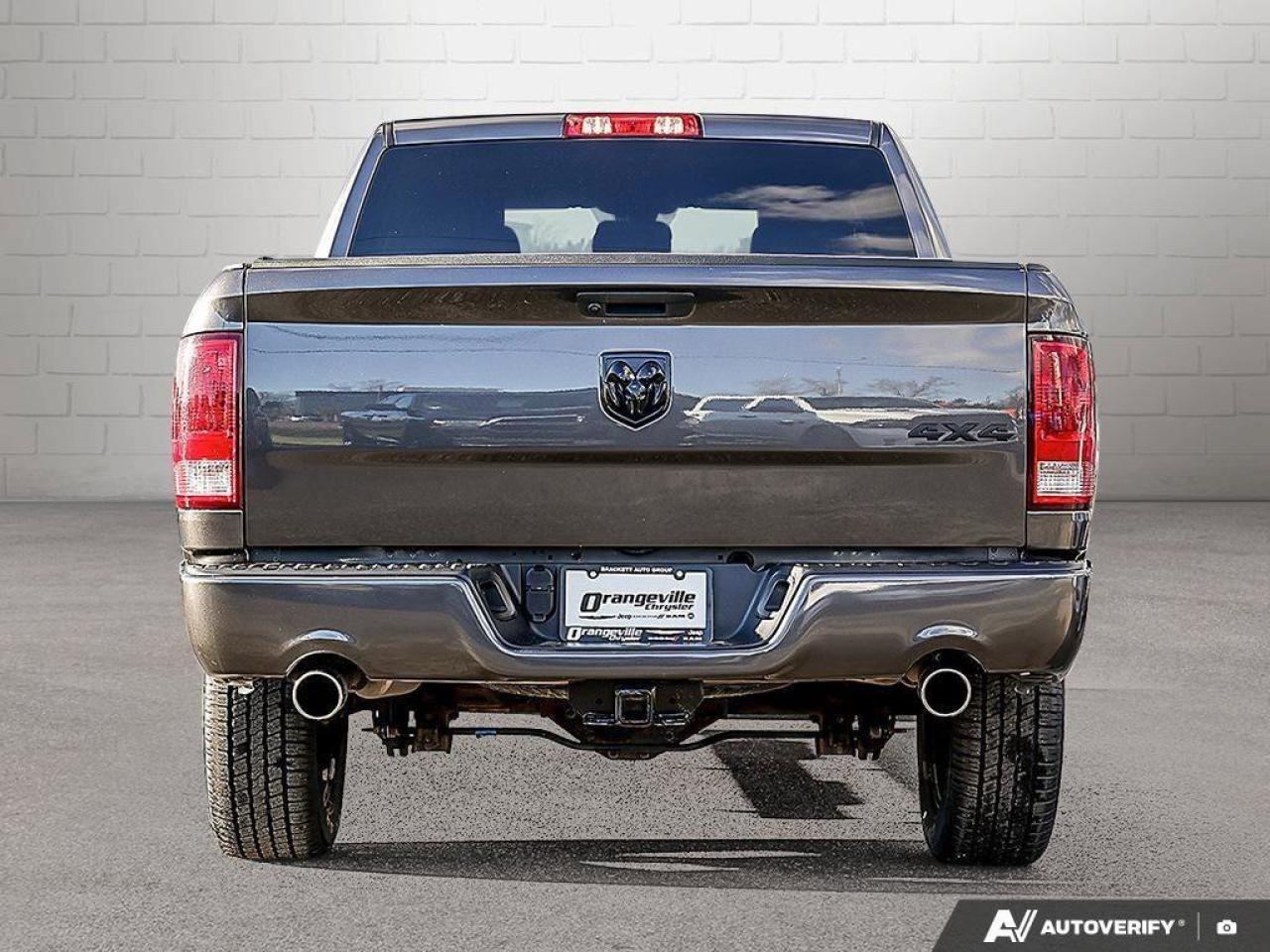 2019 RAM 1500 Classic ExpressBLACK EXPRESS, HEMI, CREW, 4X4, HEATED CLOT Photo