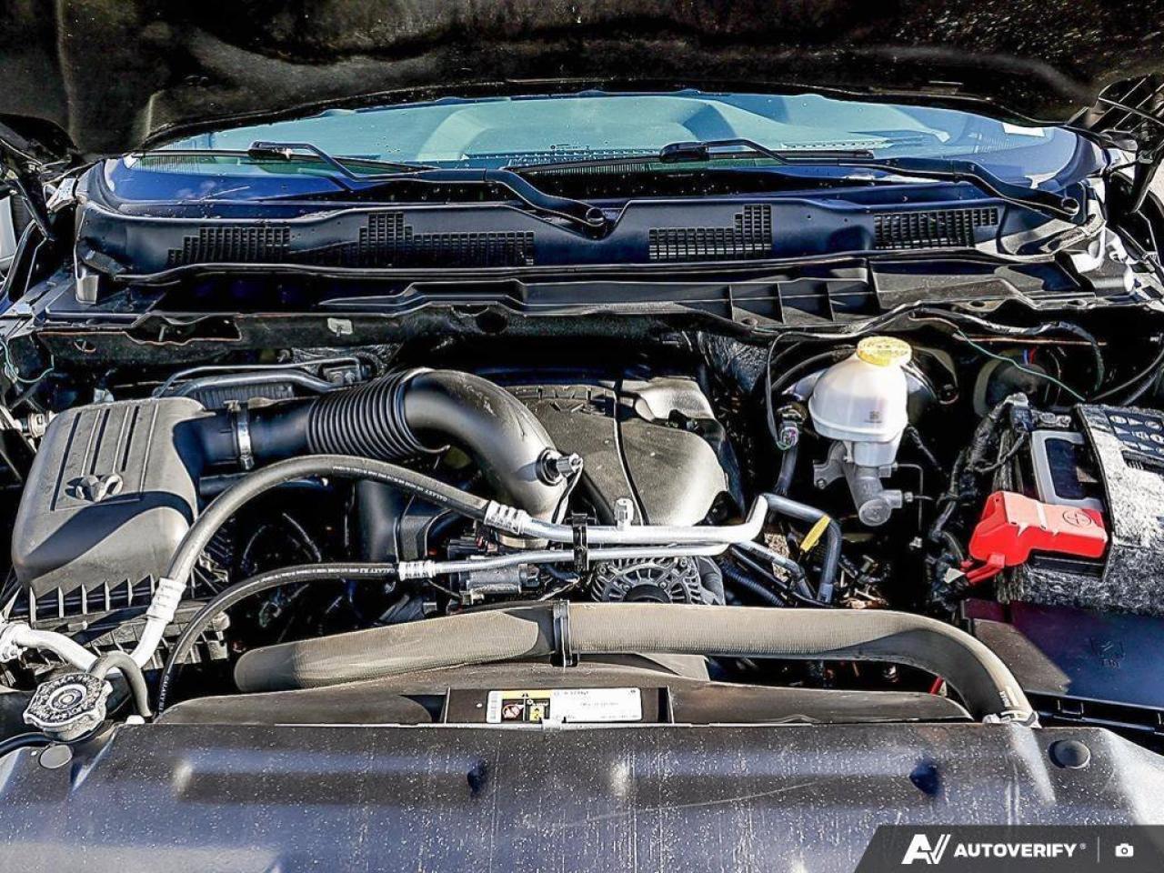 2019 RAM 1500 Classic ExpressBLACK EXPRESS, HEMI, CREW, 4X4, HEATED CLOT Photo