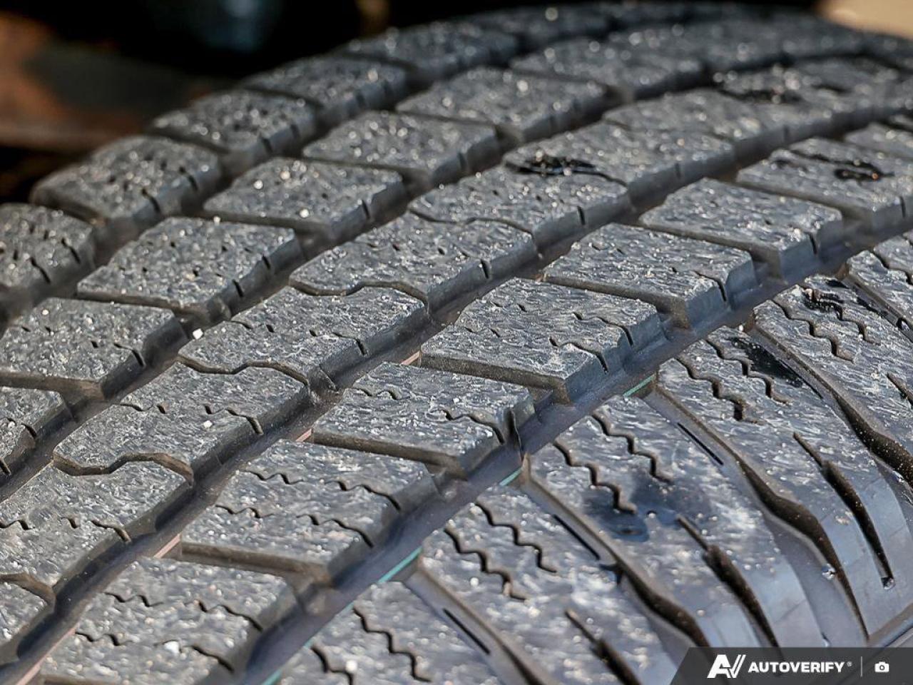 2019 RAM 1500 Classic ExpressBLACK EXPRESS, HEMI, CREW, 4X4, HEATED CLOT Photo