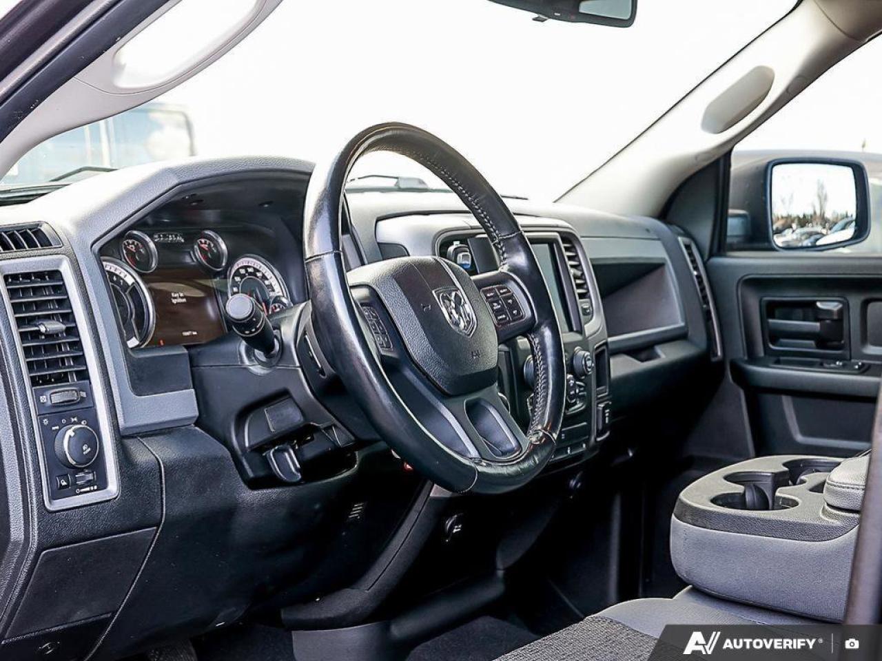 2019 RAM 1500 Classic ExpressBLACK EXPRESS, HEMI, CREW, 4X4, HEATED CLOT Photo