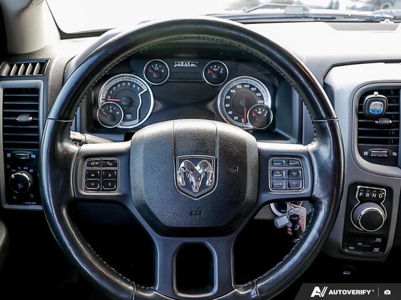 2019 RAM 1500 Classic ExpressBLACK EXPRESS, HEMI, CREW, 4X4, HEATED CLOT Photo