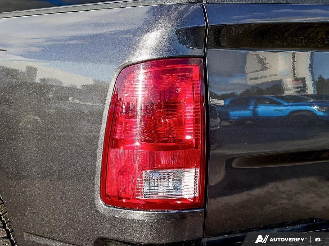 2019 RAM 1500 Classic ExpressBLACK EXPRESS, HEMI, CREW, 4X4, HEATED CLOT Photo