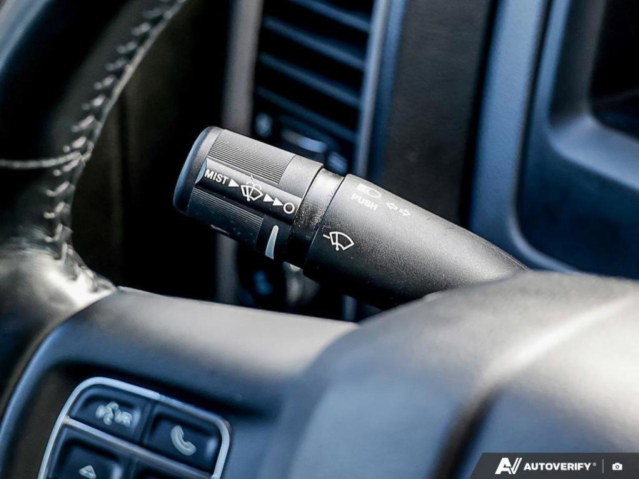 2019 RAM 1500 Classic ExpressBLACK EXPRESS, HEMI, CREW, 4X4, HEATED CLOT Photo