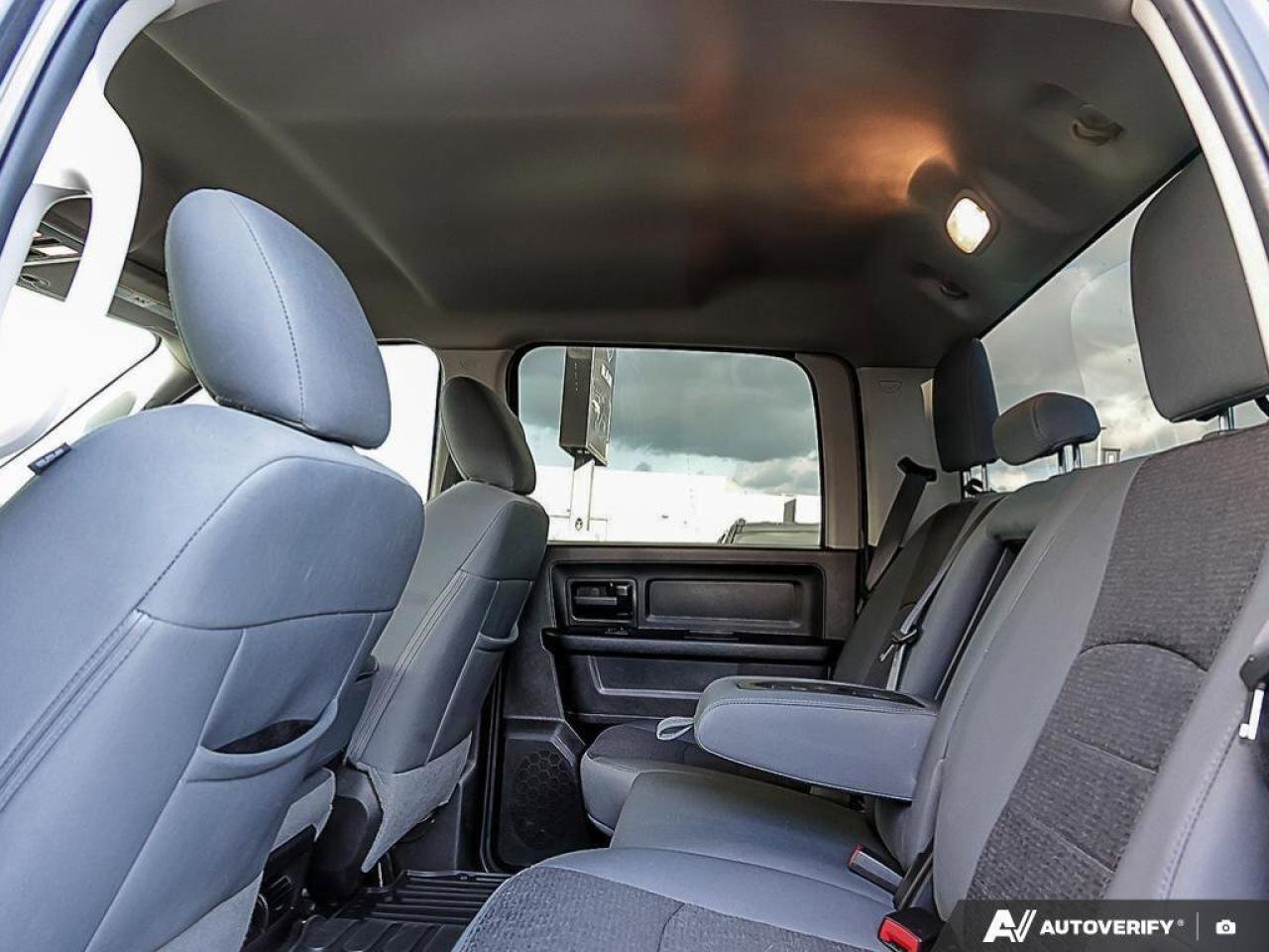 2019 RAM 1500 Classic ExpressBLACK EXPRESS, HEMI, CREW, 4X4, HEATED CLOT Photo