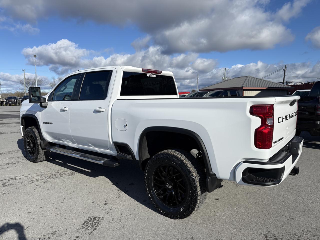 2024 Chevrolet SILVERADO 2500HD LT BDS LIFT/WHEEL/TIRE/LEATHER PKG!! Photo4