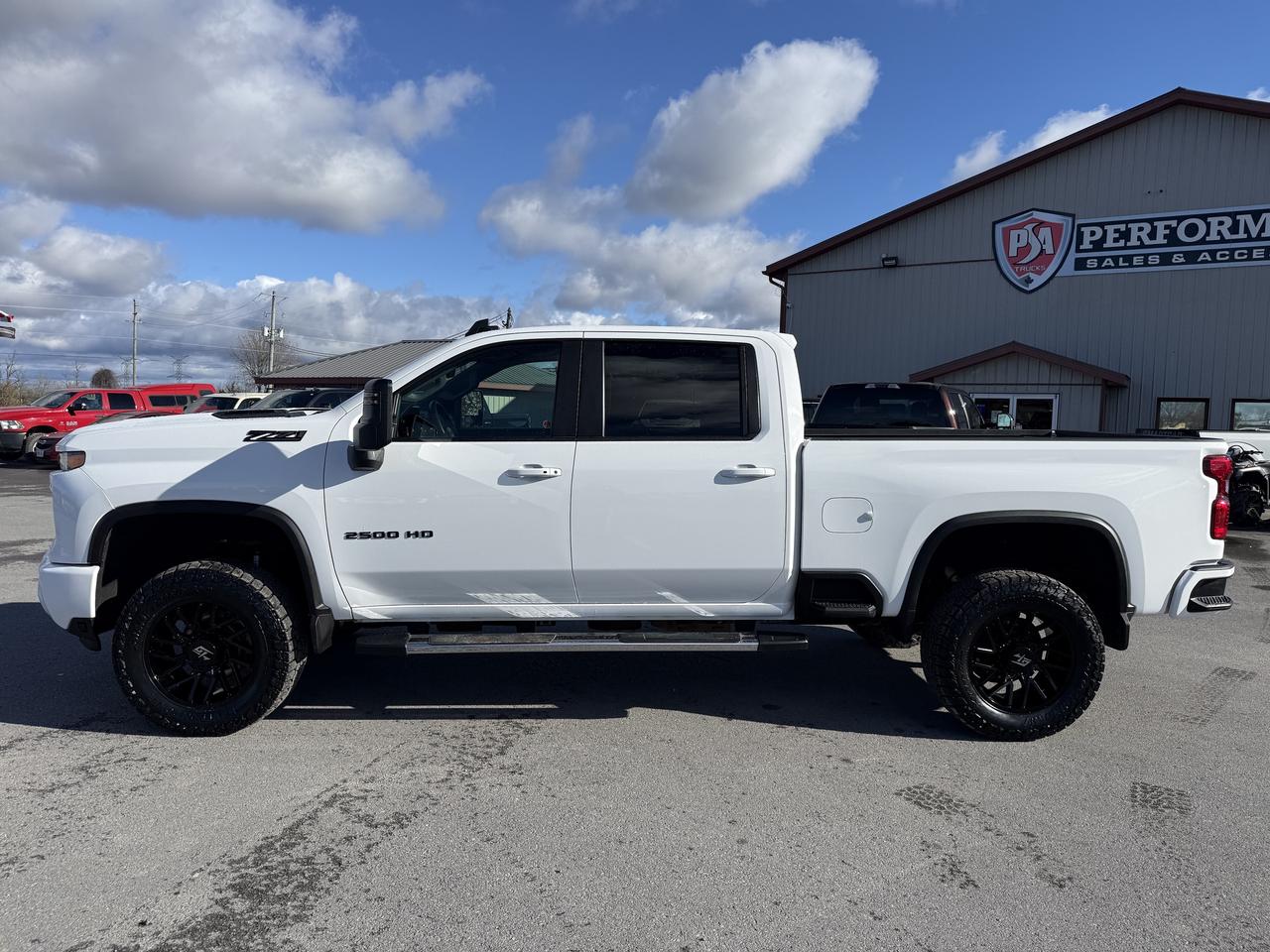 2024 Chevrolet SILVERADO 2500HD LT BDS LIFT/WHEEL/TIRE/LEATHER PKG!! Photo