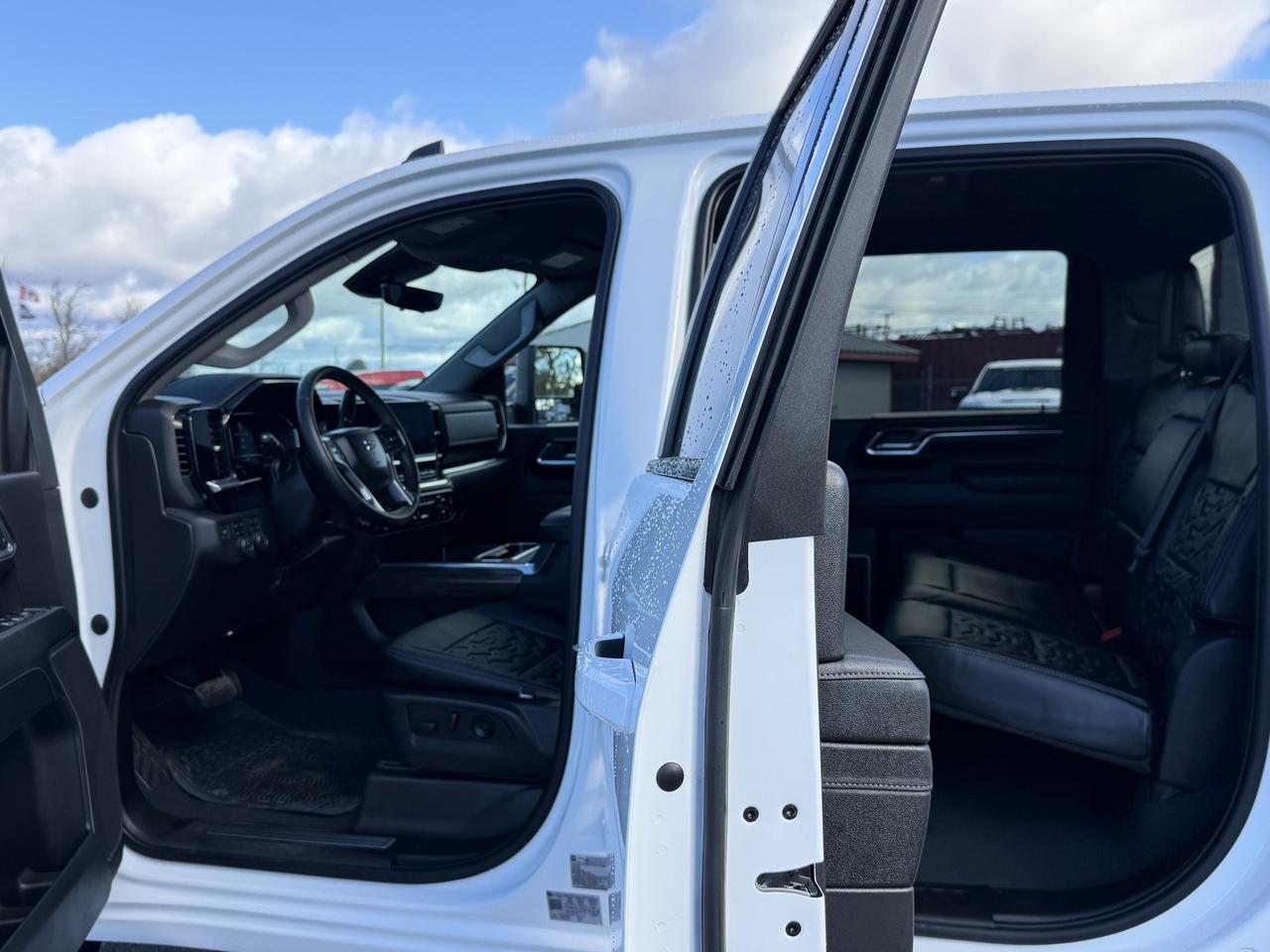 2024 Chevrolet SILVERADO 2500HD LT BDS LIFT/WHEEL/TIRE/LEATHER PKG!! Photo