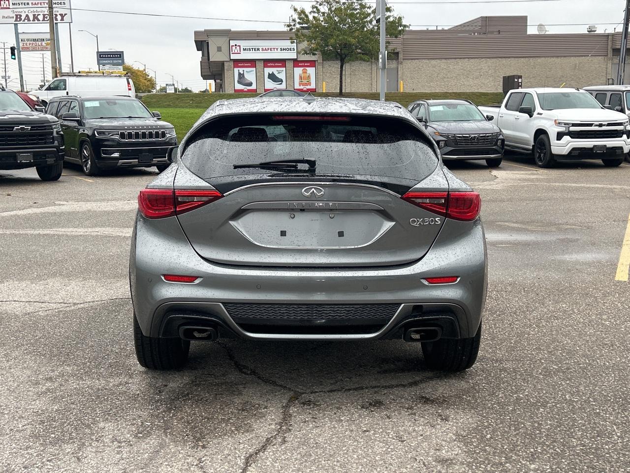 2017 Infiniti QX30 FWD 4dr Sport Photo3