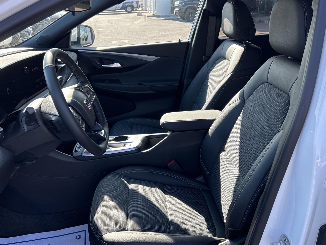 2024 Buick Envista FWD 4dr Preferred Photo