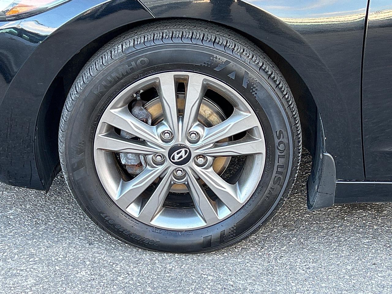 2017 Hyundai Elantra SE   BACK-UP CAM   ALLOYS   HTD SEATS   B/T   A/C Photo