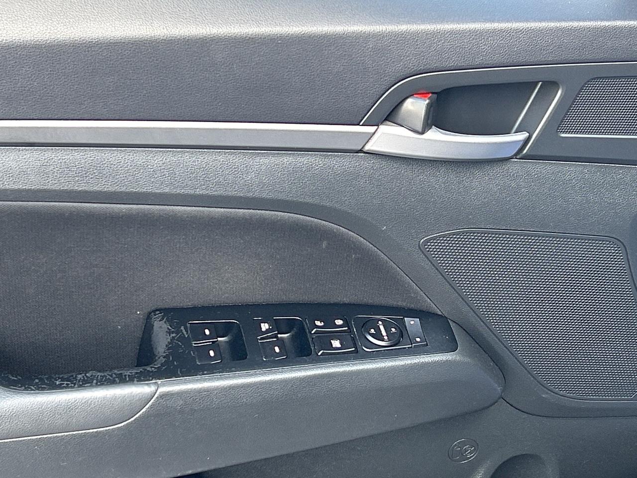 2017 Hyundai Elantra SE   BACK-UP CAM   ALLOYS   HTD SEATS   B/T   A/C Photo