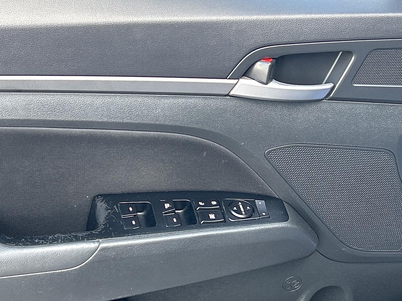 2017 Hyundai Elantra SE   BACK-UP CAM   ALLOYS   HTD SEATS   B/T   A/C Photo