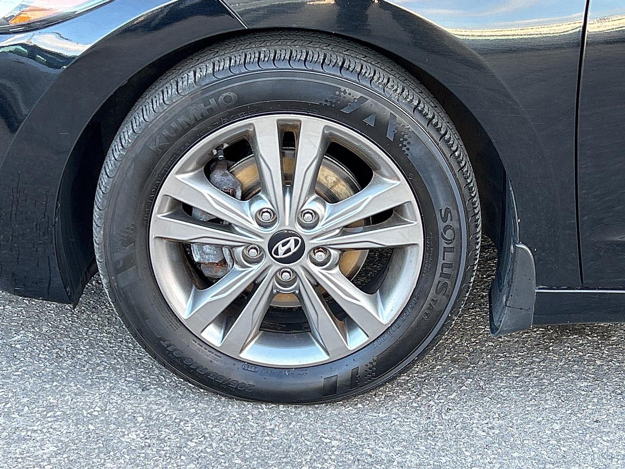 2017 Hyundai Elantra SE   BACK-UP CAM   ALLOYS   HTD SEATS   B/T   A/C Photo