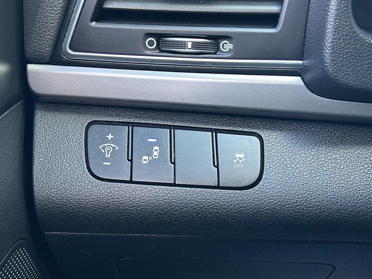 2017 Hyundai Elantra SE   BACK-UP CAM   ALLOYS   HTD SEATS   B/T   A/C Photo