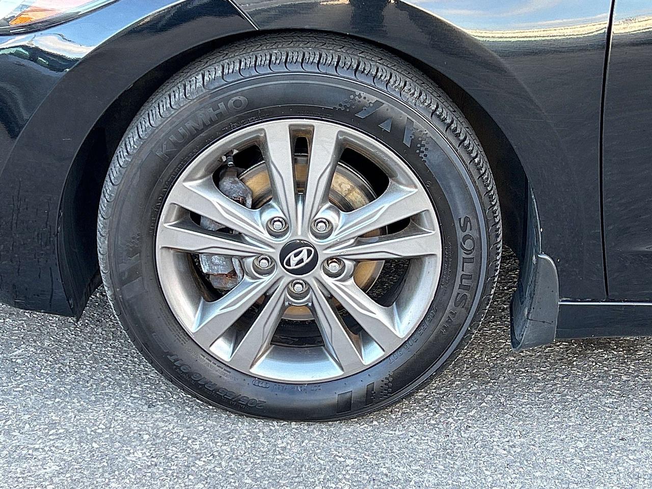 2017 Hyundai Elantra SE   BACK-UP CAM   ALLOYS   HTD SEATS   B/T   A/C Photo