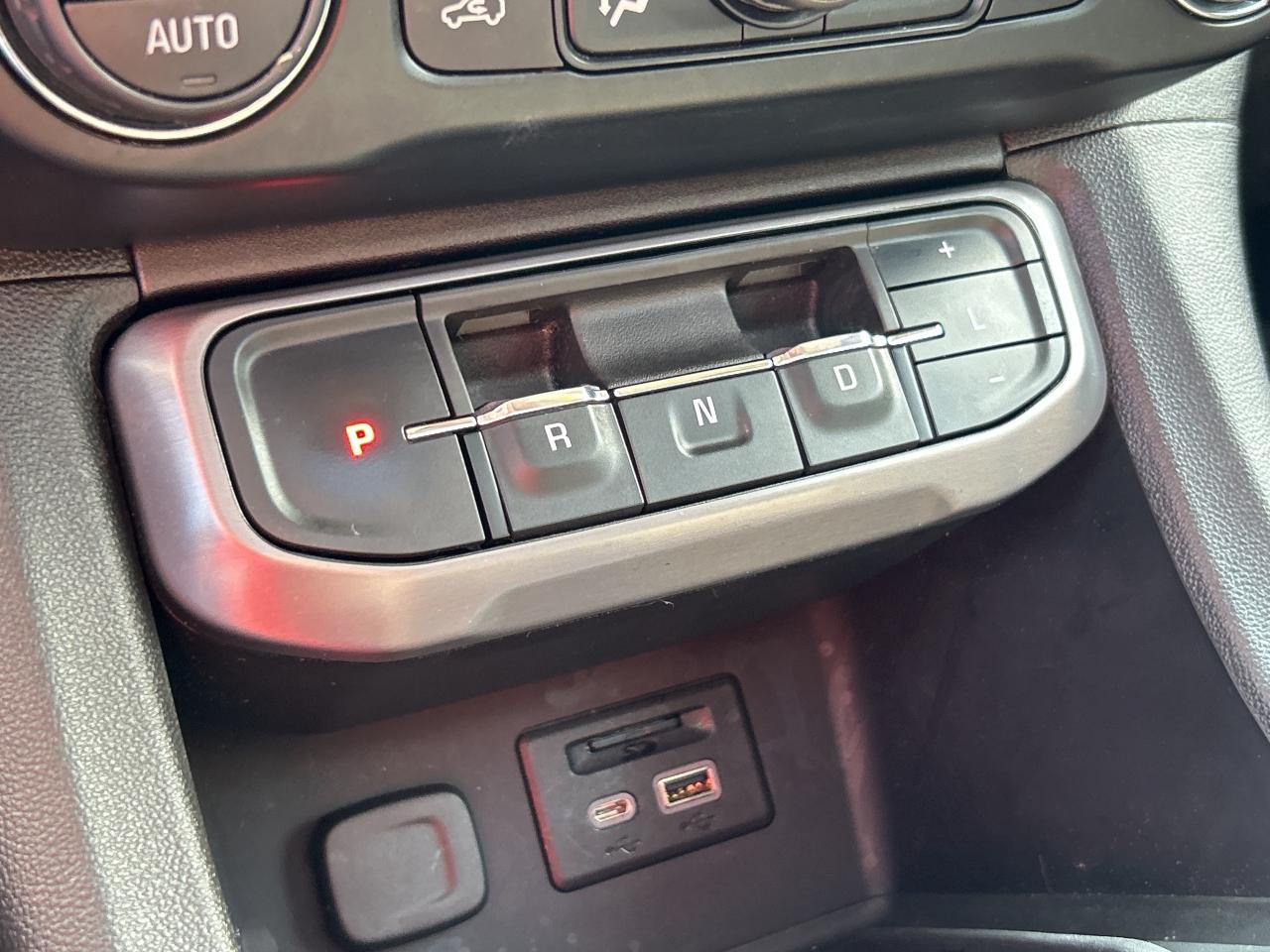 2021 GMC Acadia AWD 4dr AT4 Photo