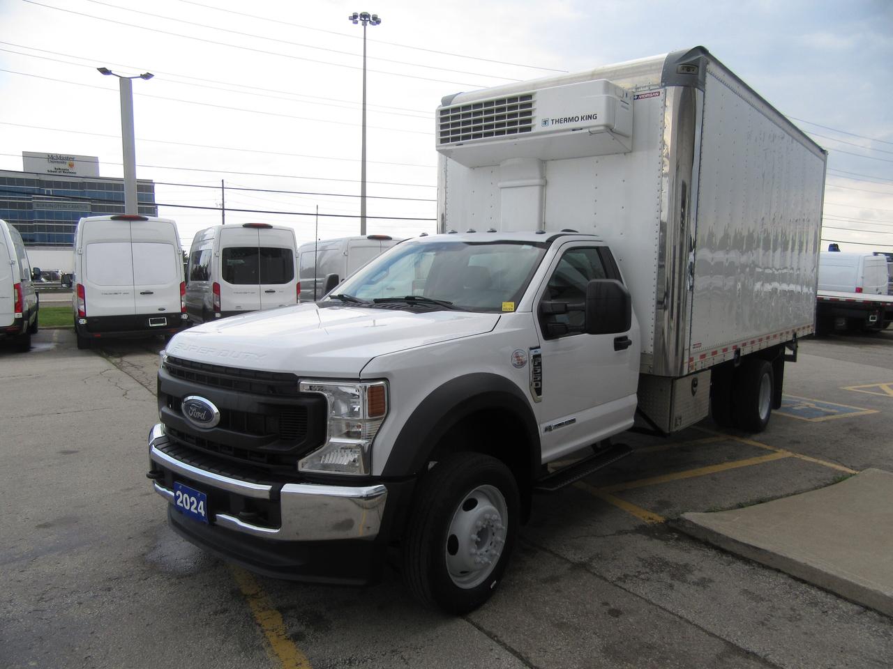 2024 Ford Super Duty F-550 DIESEL 4X4 REG CAB 16FT WITH NEW REEFER SYSTEM Photo