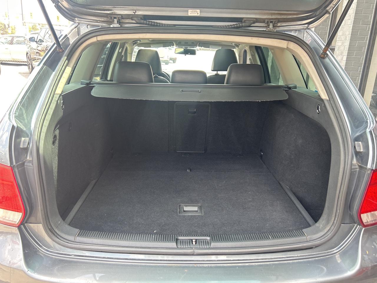 2011 Volkswagen Golf Wagon 4dr TDI DSG Highline   TDI SAVE ON FUEL Photo