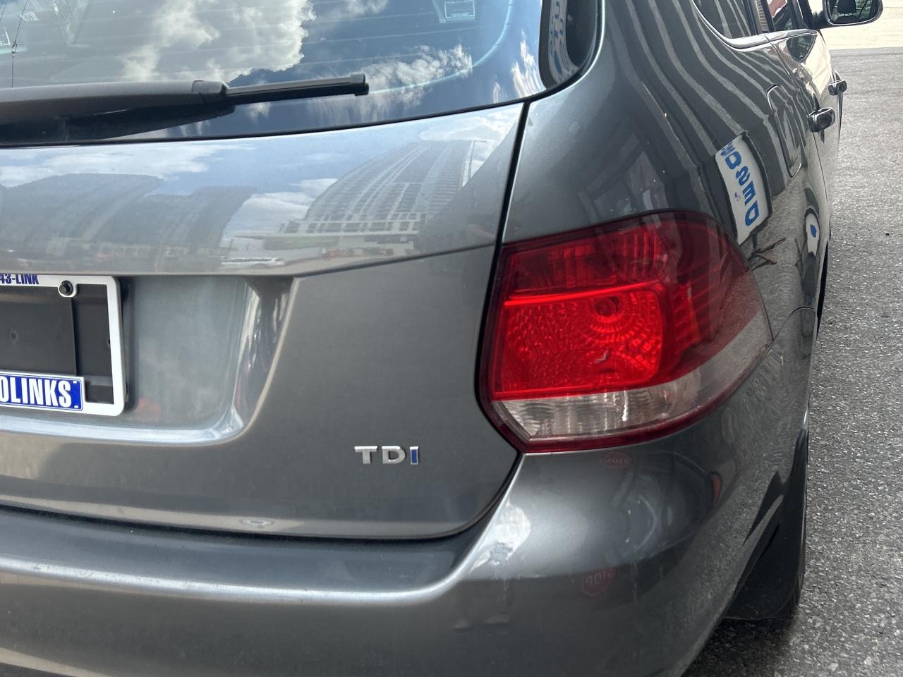 2011 Volkswagen Golf Wagon 4dr TDI DSG Highline   TDI SAVE ON FUEL Photo