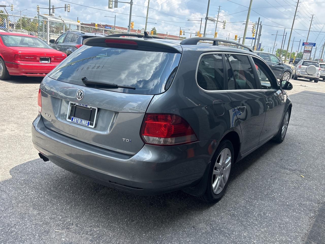 2011 Volkswagen Golf Wagon 4dr TDI DSG Highline   TDI SAVE ON FUEL Photo