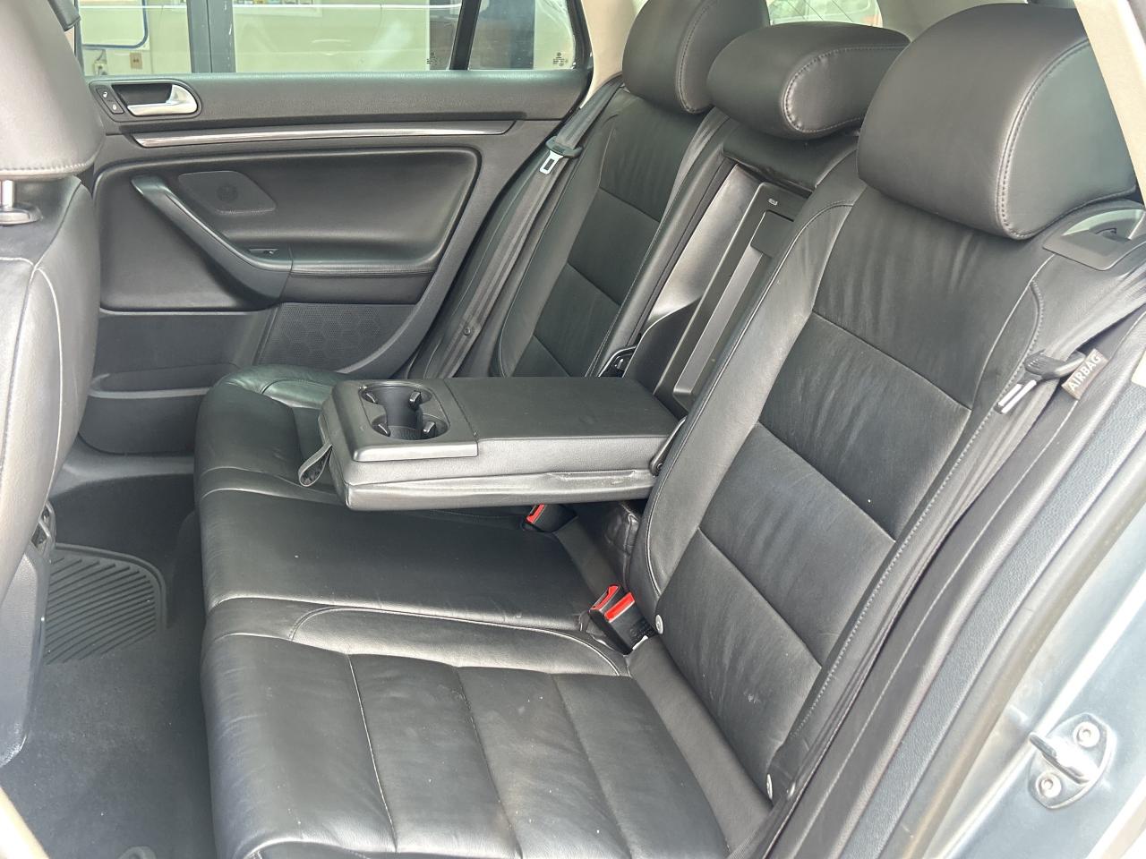 2011 Volkswagen Golf Wagon 4dr TDI DSG Highline   TDI SAVE ON FUEL Photo