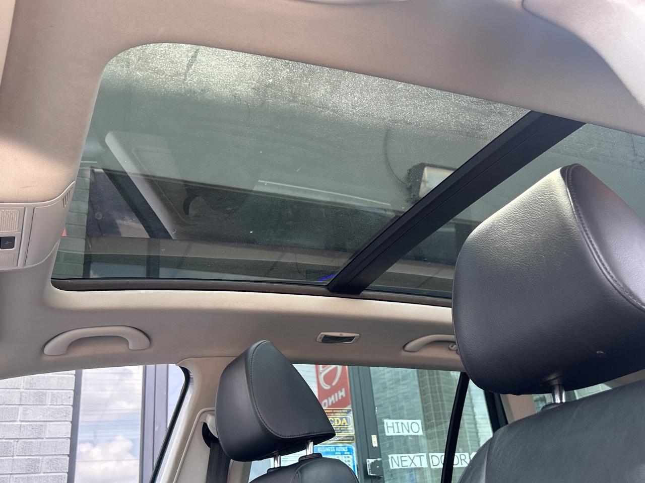 2011 Volkswagen Golf Wagon 4dr TDI DSG Highline   TDI SAVE ON FUEL Photo