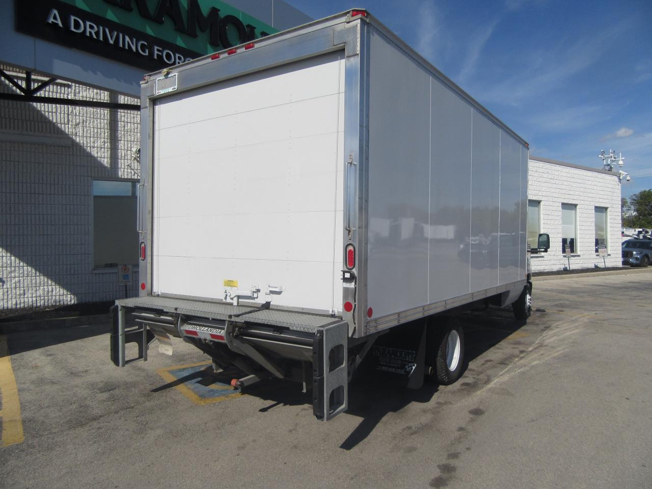 2018 Ford E-450 18FT CUBE VAN BOX & POWER LIFTGATE & RAMP Photo