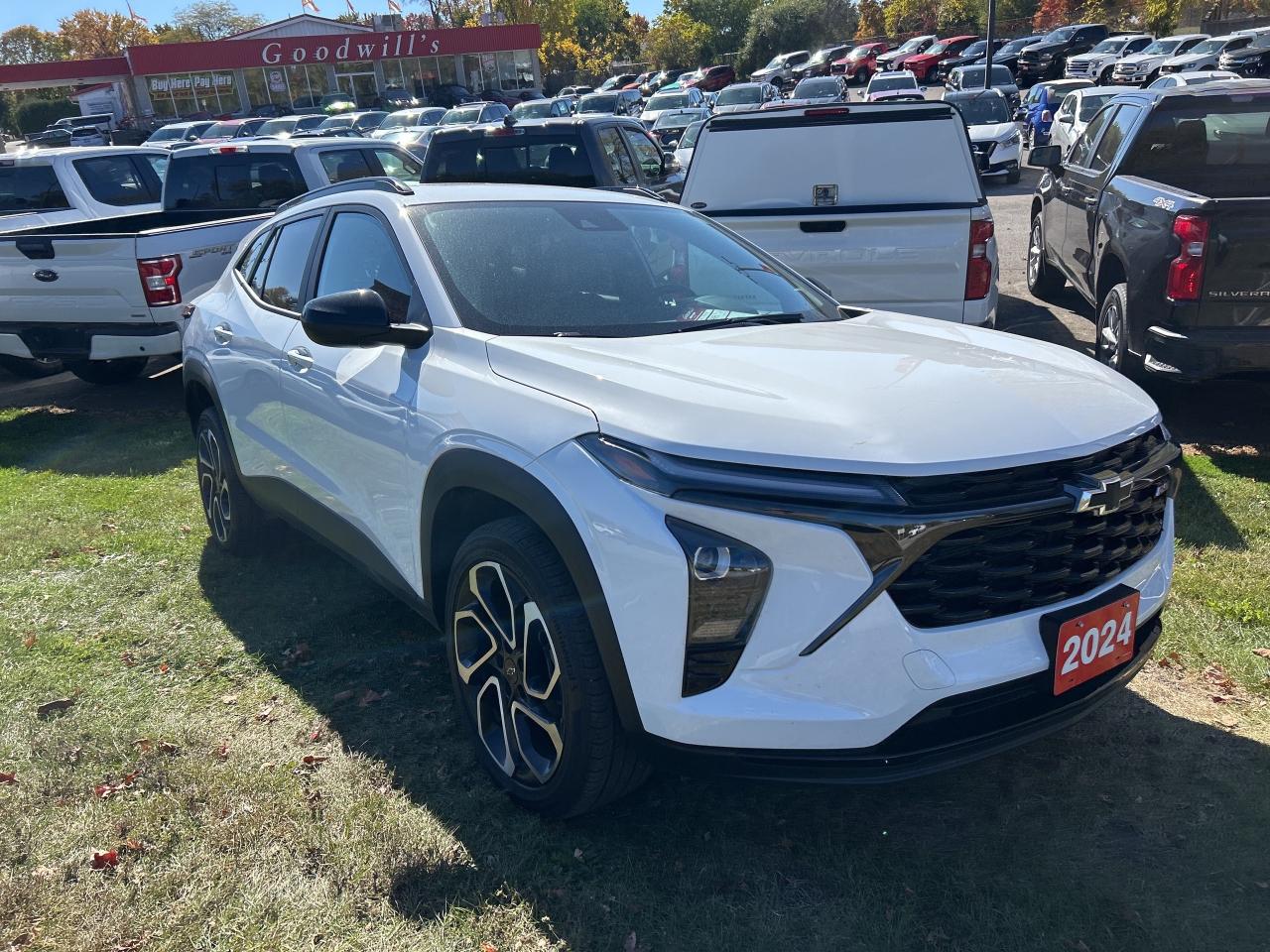 2024 Chevrolet Trax RS, CLEAN CARFAX, REMOTE START, SUNROOF, LEATHER! Photo