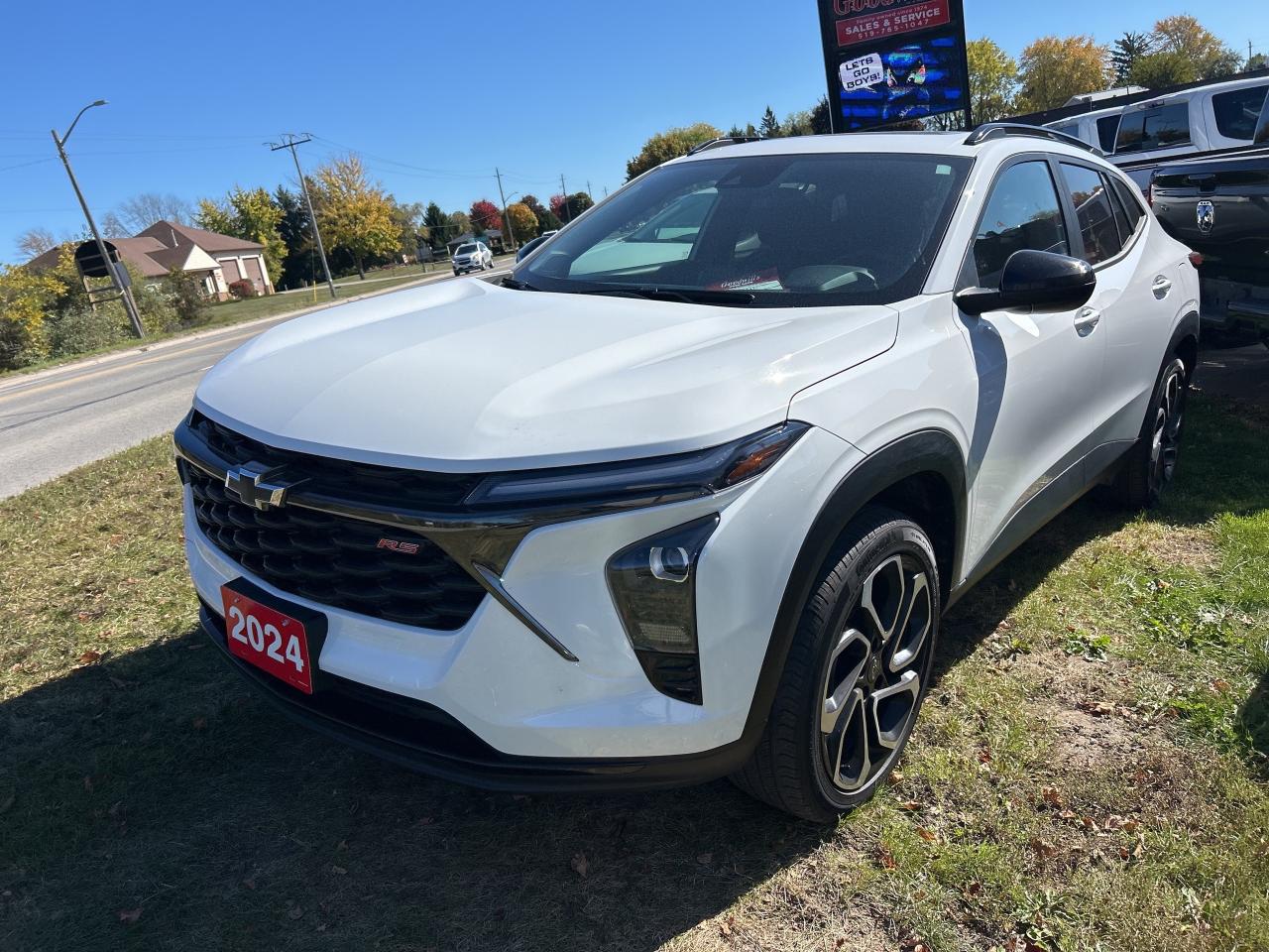 2024 Chevrolet Trax RS, CLEAN CARFAX, REMOTE START, SUNROOF, LEATHER! Photo