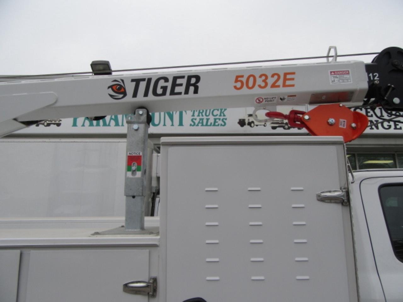 2020 Ford Super Duty F-550 DIESEL 4X4 CREW/NEW SERVICE/BODY & CRANE Photo2