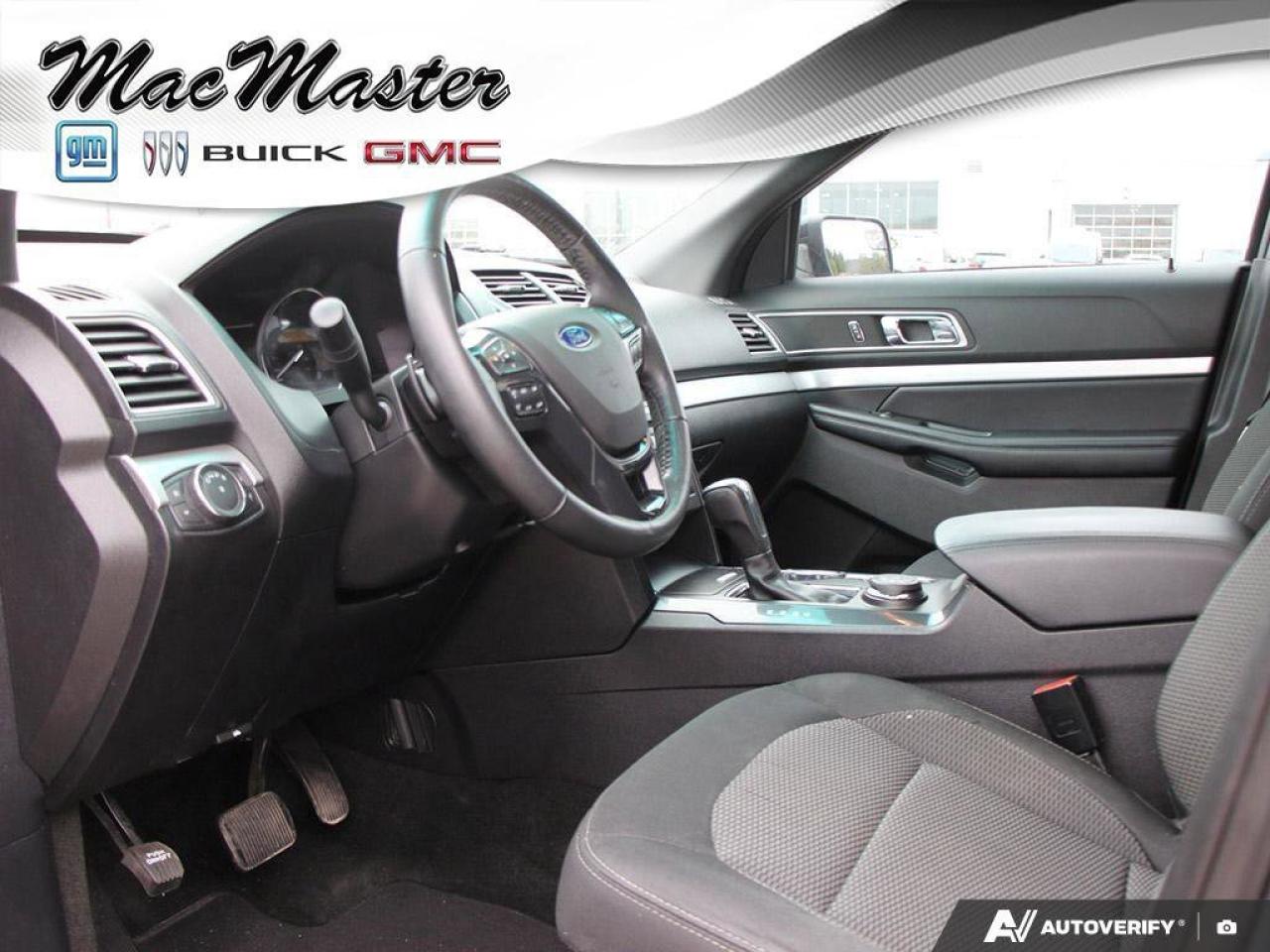 2017 Ford Explorer XLTXLT, V6, 4WD, NAV, ROOF, HEATED CLOTH, AS-TRADE Photo