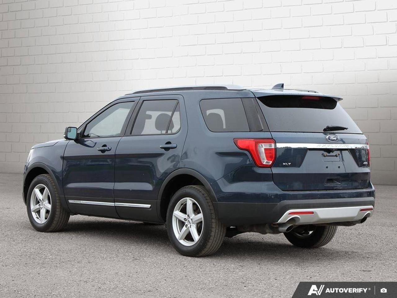 2017 Ford Explorer XLTXLT, V6, 4WD, NAV, ROOF, HEATED CLOTH, AS-TRADE Photo2