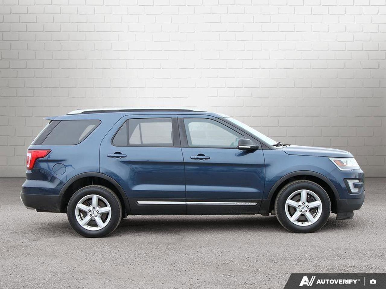 2017 Ford Explorer XLTXLT, V6, 4WD, NAV, ROOF, HEATED CLOTH, AS-TRADE Photo