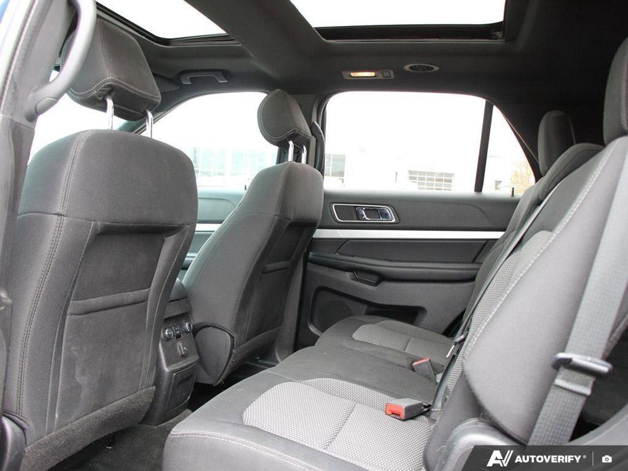 2017 Ford Explorer XLTXLT, V6, 4WD, NAV, ROOF, HEATED CLOTH, AS-TRADE Photo