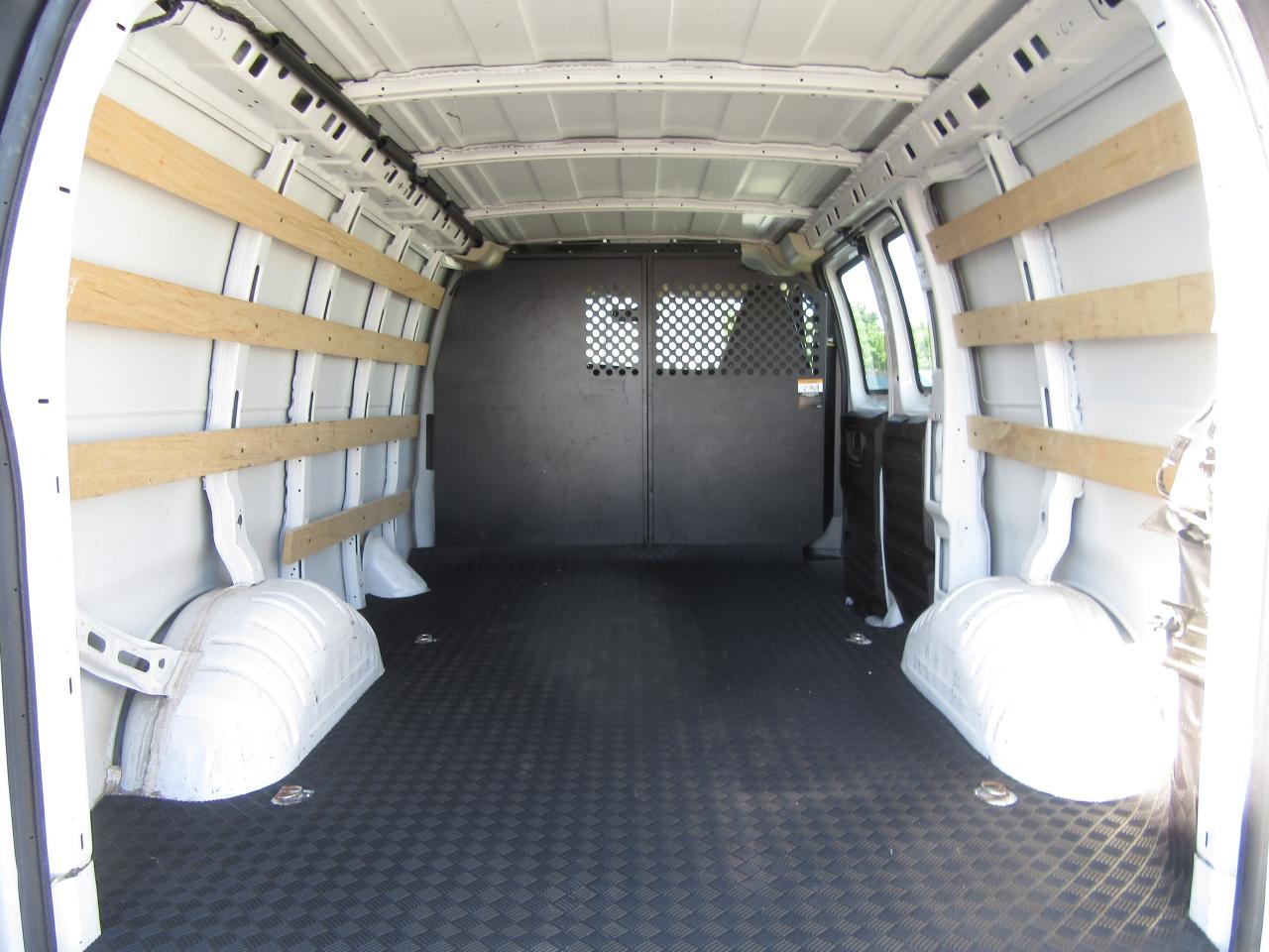 2023 GMC GMCSavana 2500 CARGO VAN WITH EXTENDED WARRANTY Photo