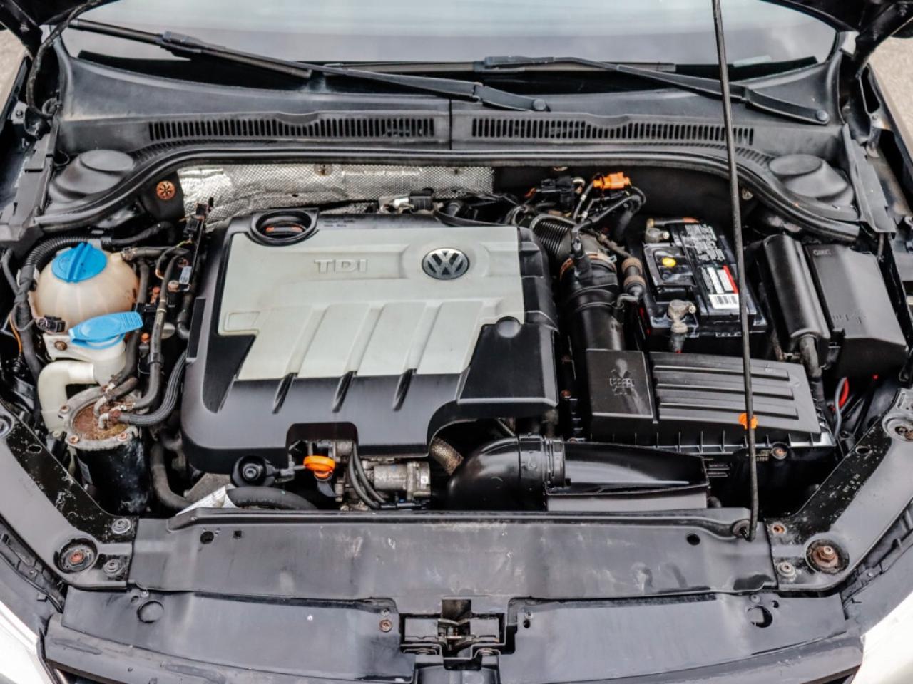 2012 Volkswagen Jetta Sedan 2.0T TDI DSG Highline Photo