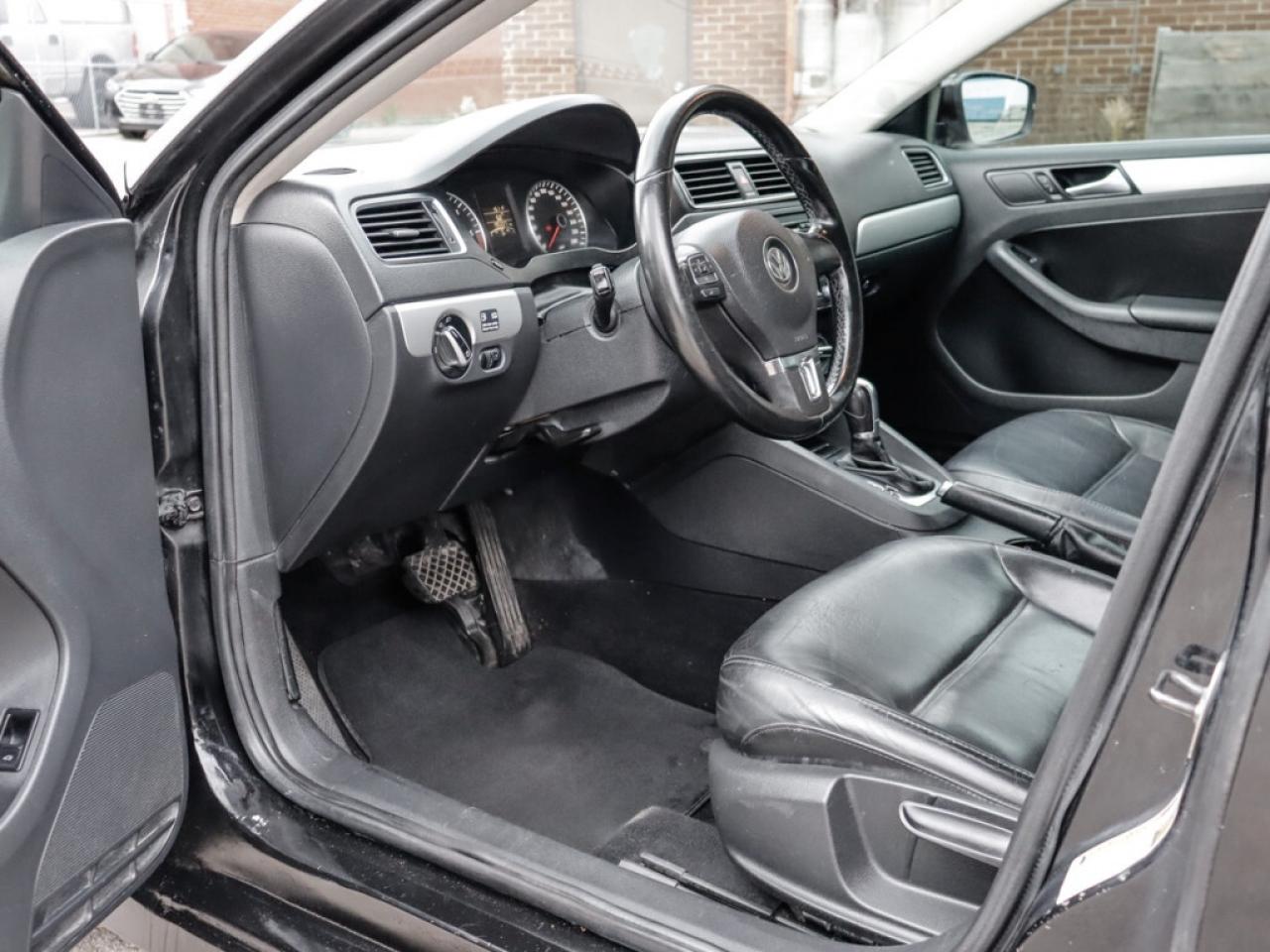 2012 Volkswagen Jetta Sedan 2.0T TDI DSG Highline Photo