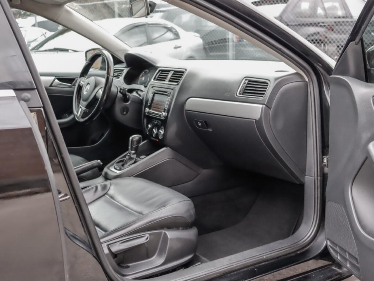 2012 Volkswagen Jetta Sedan 2.0T TDI DSG Highline Photo