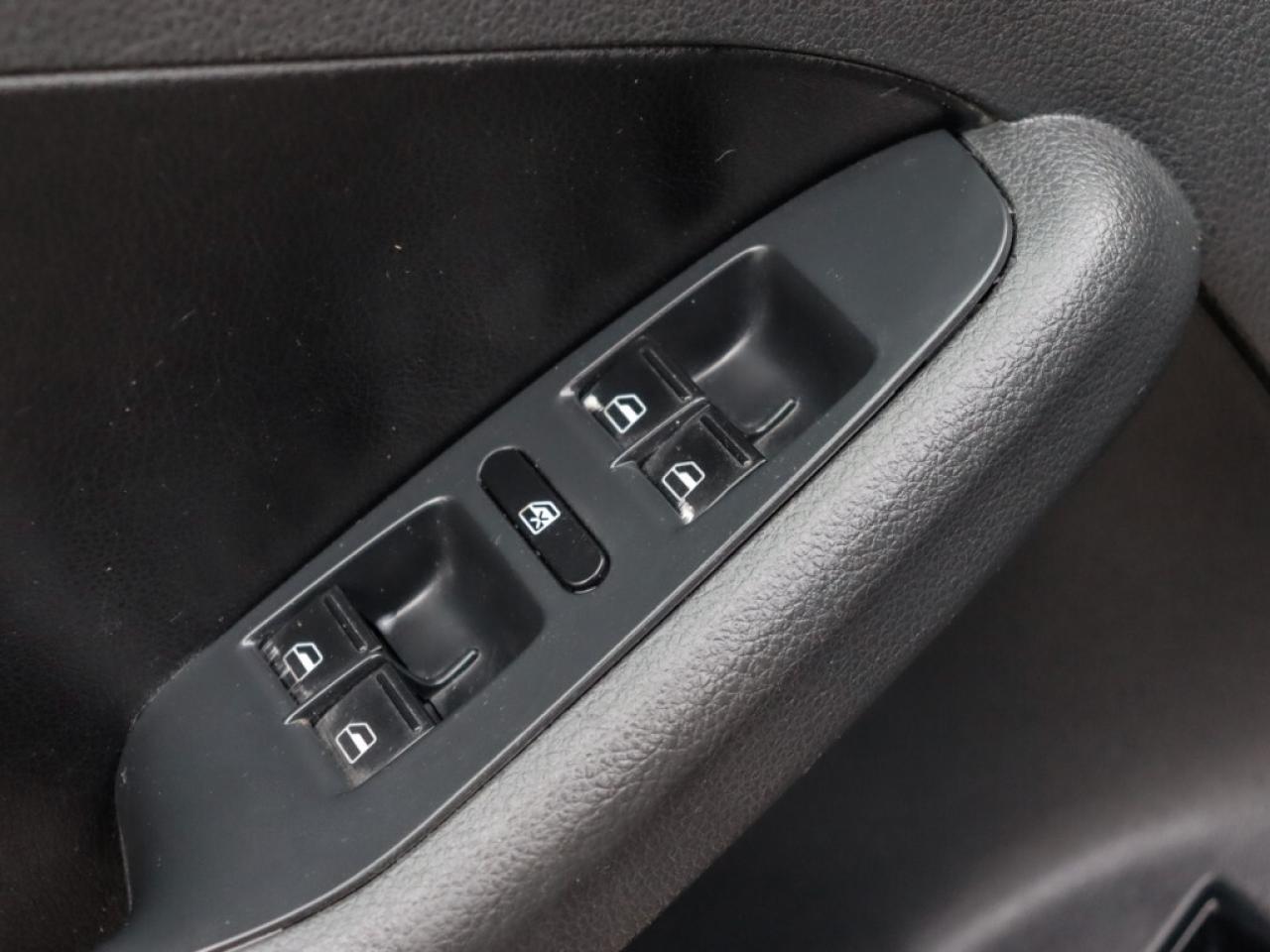 2012 Volkswagen Jetta Sedan 2.0T TDI DSG Highline Photo