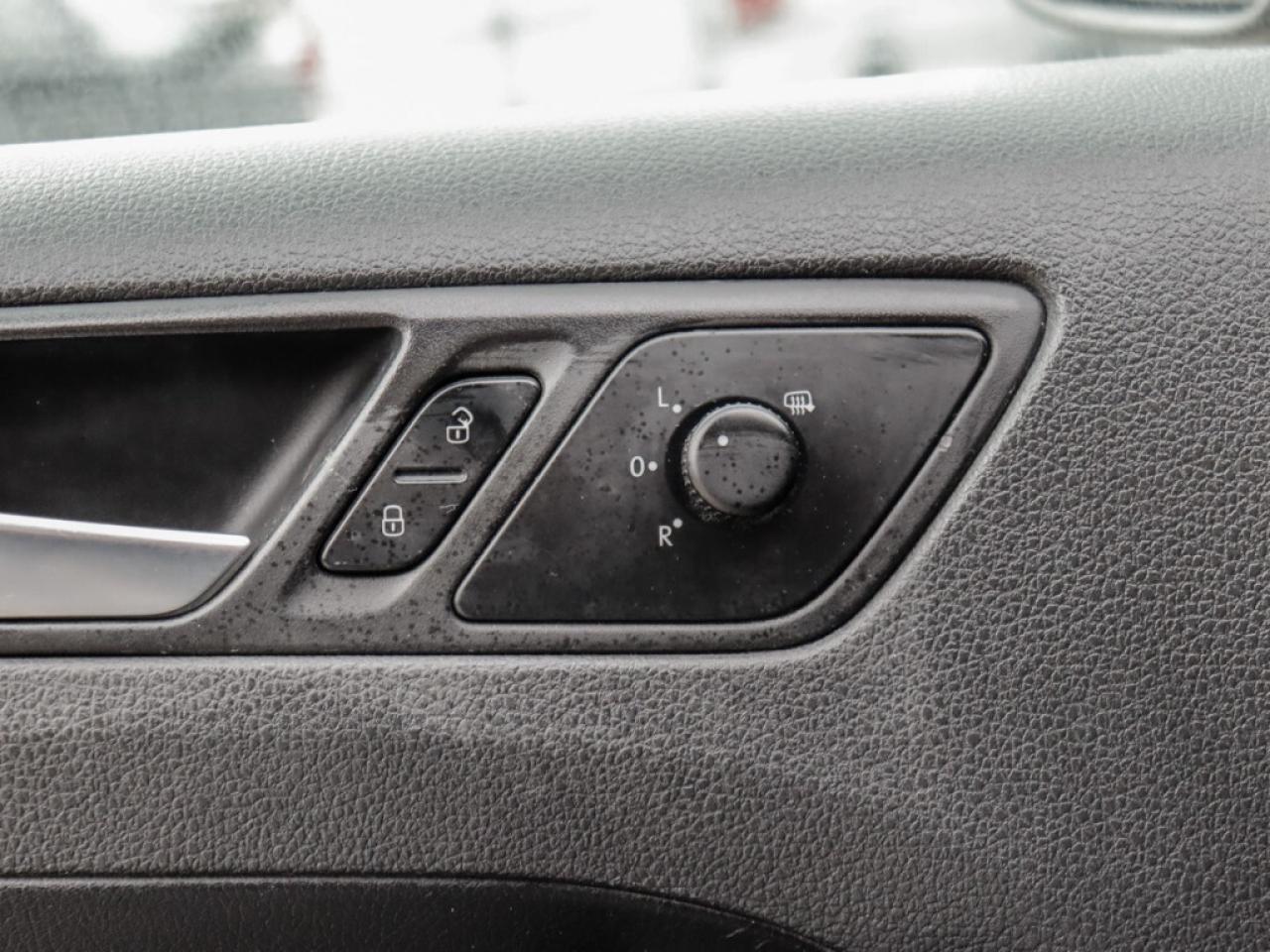 2012 Volkswagen Jetta Sedan 2.0T TDI DSG Highline Photo