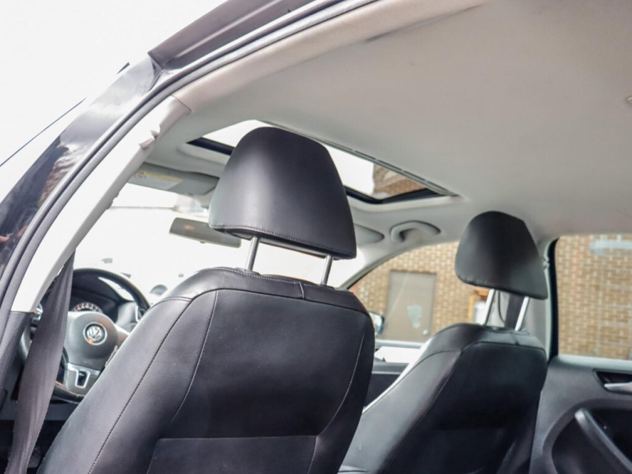 2012 Volkswagen Jetta Sedan 2.0T TDI DSG Highline Photo