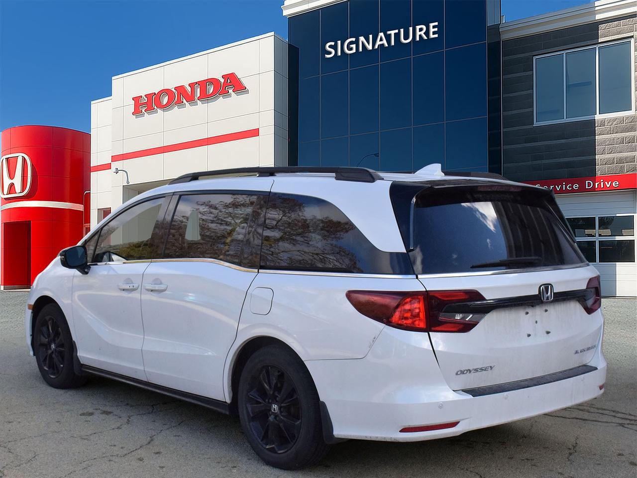 2023 Honda Odyssey Black Edition Photo