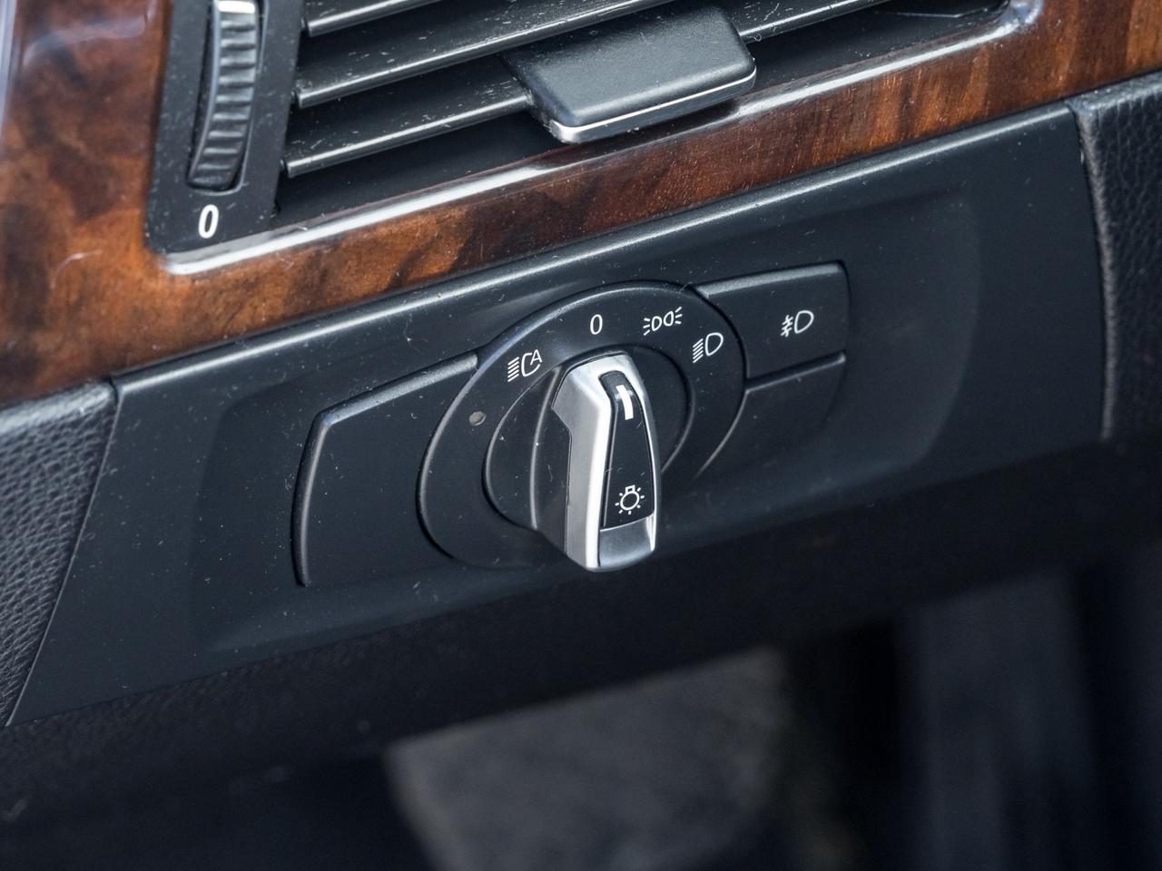 2011 BMW 3 Series 328i xDrive AWD Classic Ed Photo