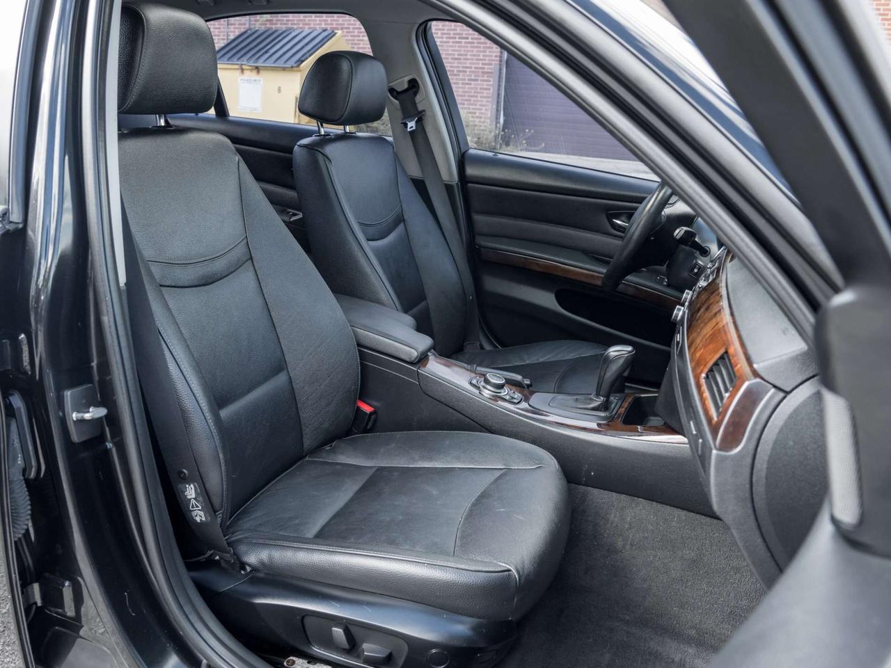 2011 BMW 3 Series 328i xDrive AWD Classic Ed Photo