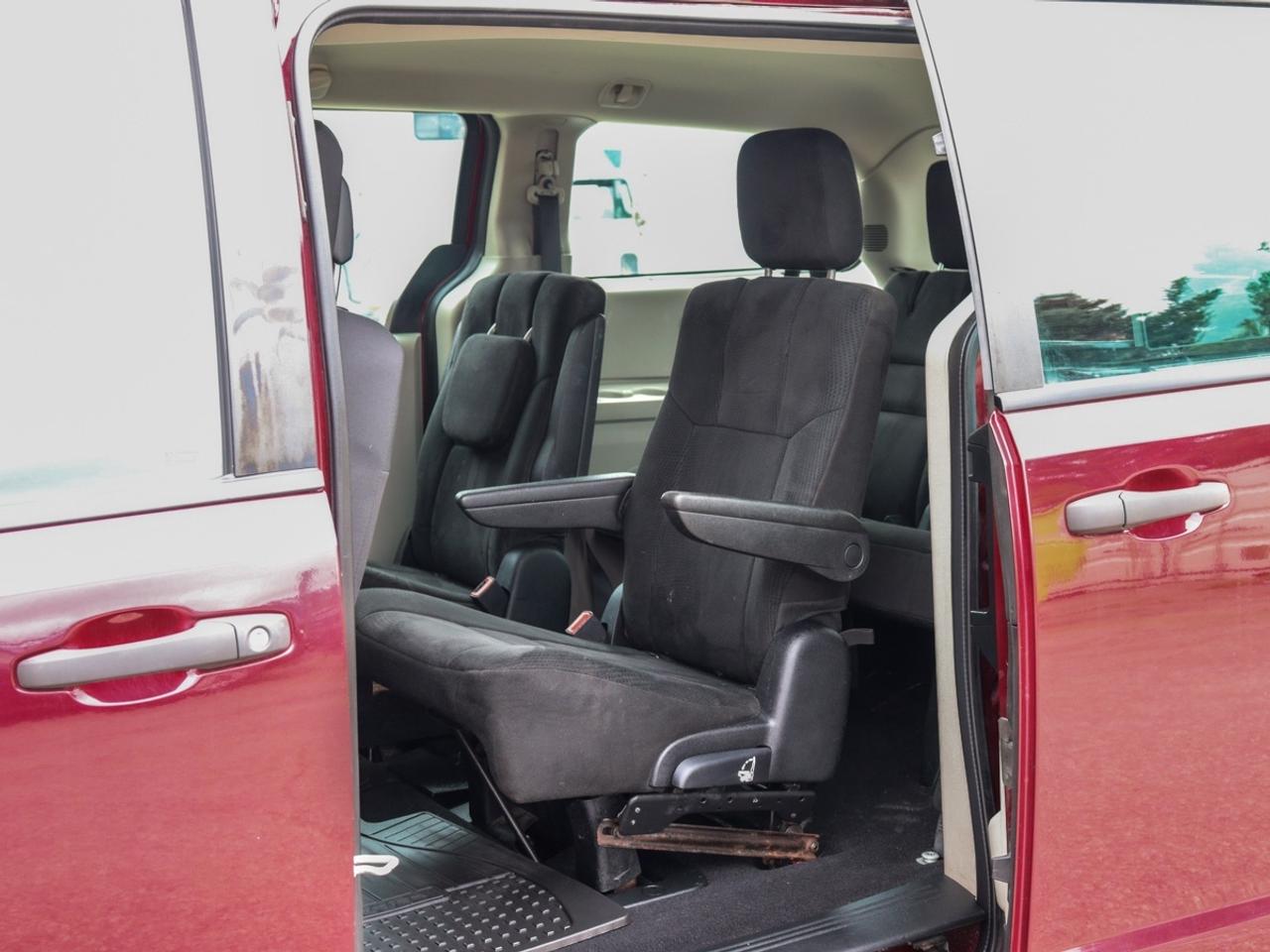 2018 Dodge Grand Caravan Canada Value Package, Stow N Go Photo