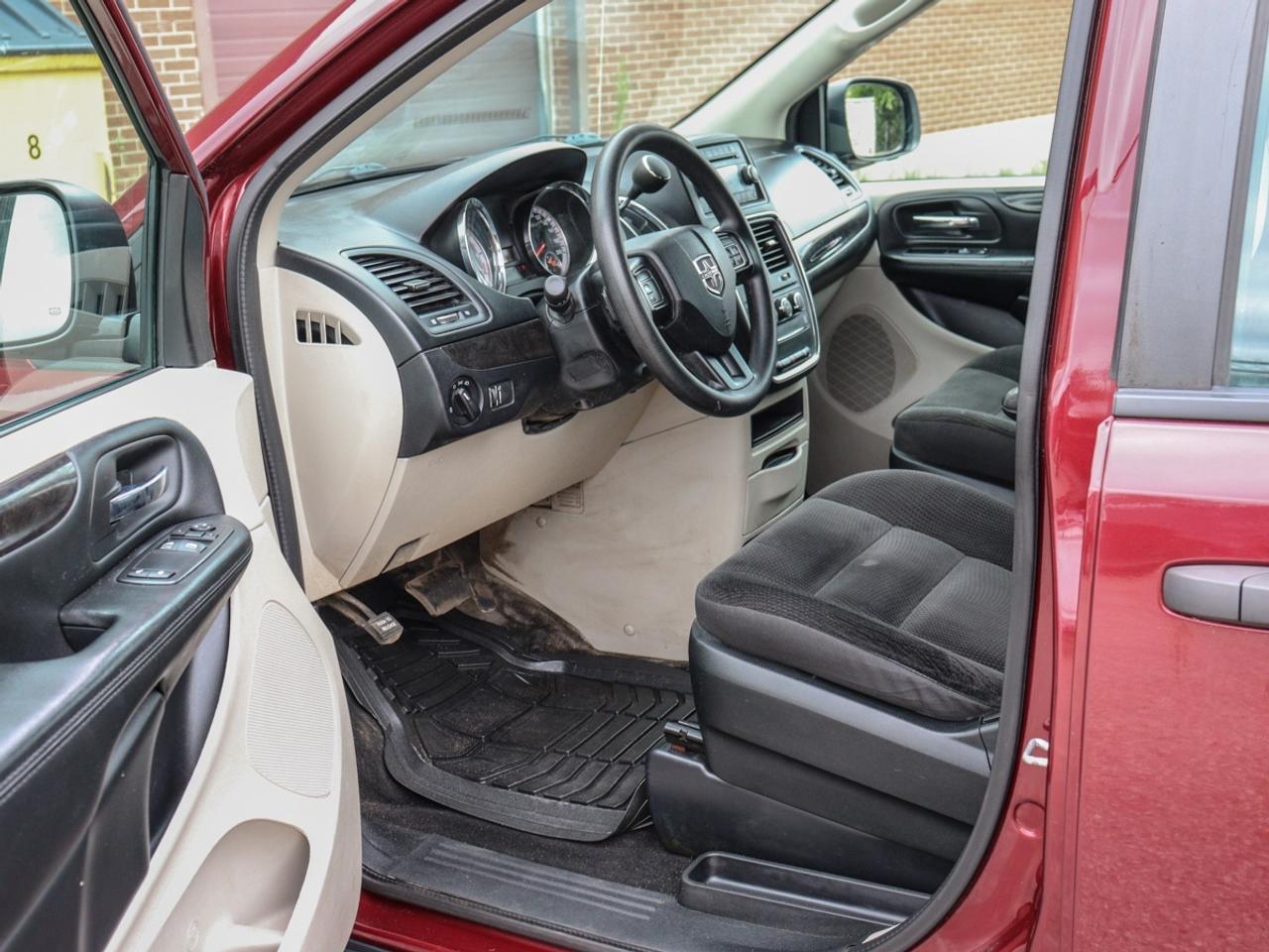 2018 Dodge Grand Caravan Canada Value Package, Stow N Go Photo