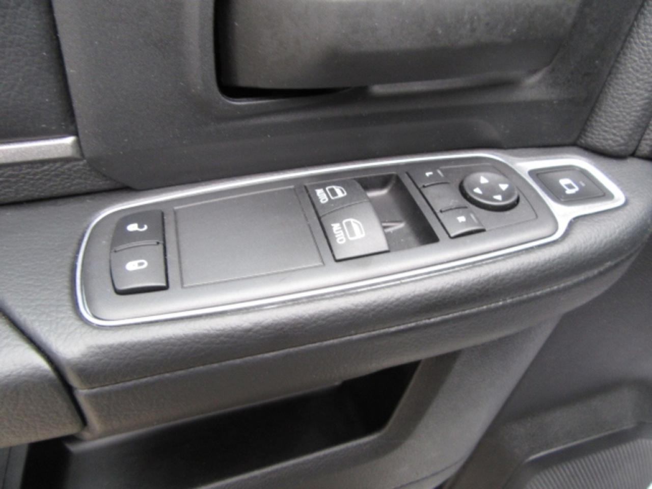 2024 RAM 5500 HD Chassis DIESEL 4X4 REG CAB 16 FT LUMBER DUMPING FLAT DECK Photo